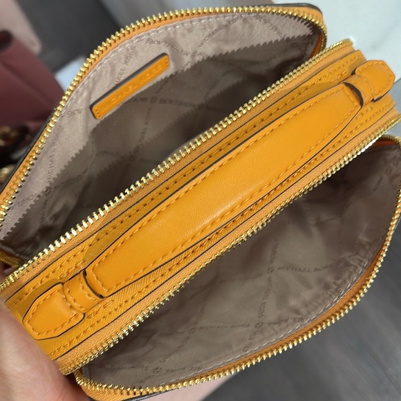 Michael Kors Women Medium Double Zip Phone Crossbody
Honeycomb Multi - Picture 4 of 16